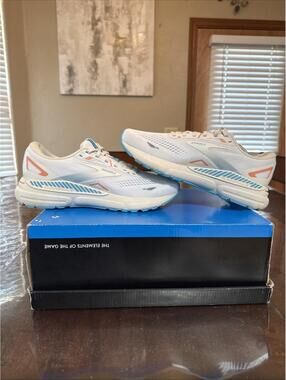 Brooks Adrenaline GTS 23 Womens Size 9 White Athletic Running Shoes Sneakers